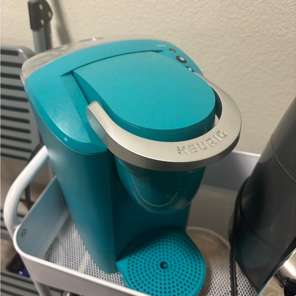 Keurig Turquoise Coffee Brewer with Silver Handle